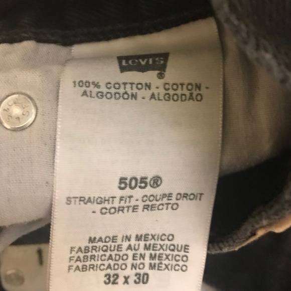 Levi’s Cut Off Jeans Shorts - Picture 4 of 7